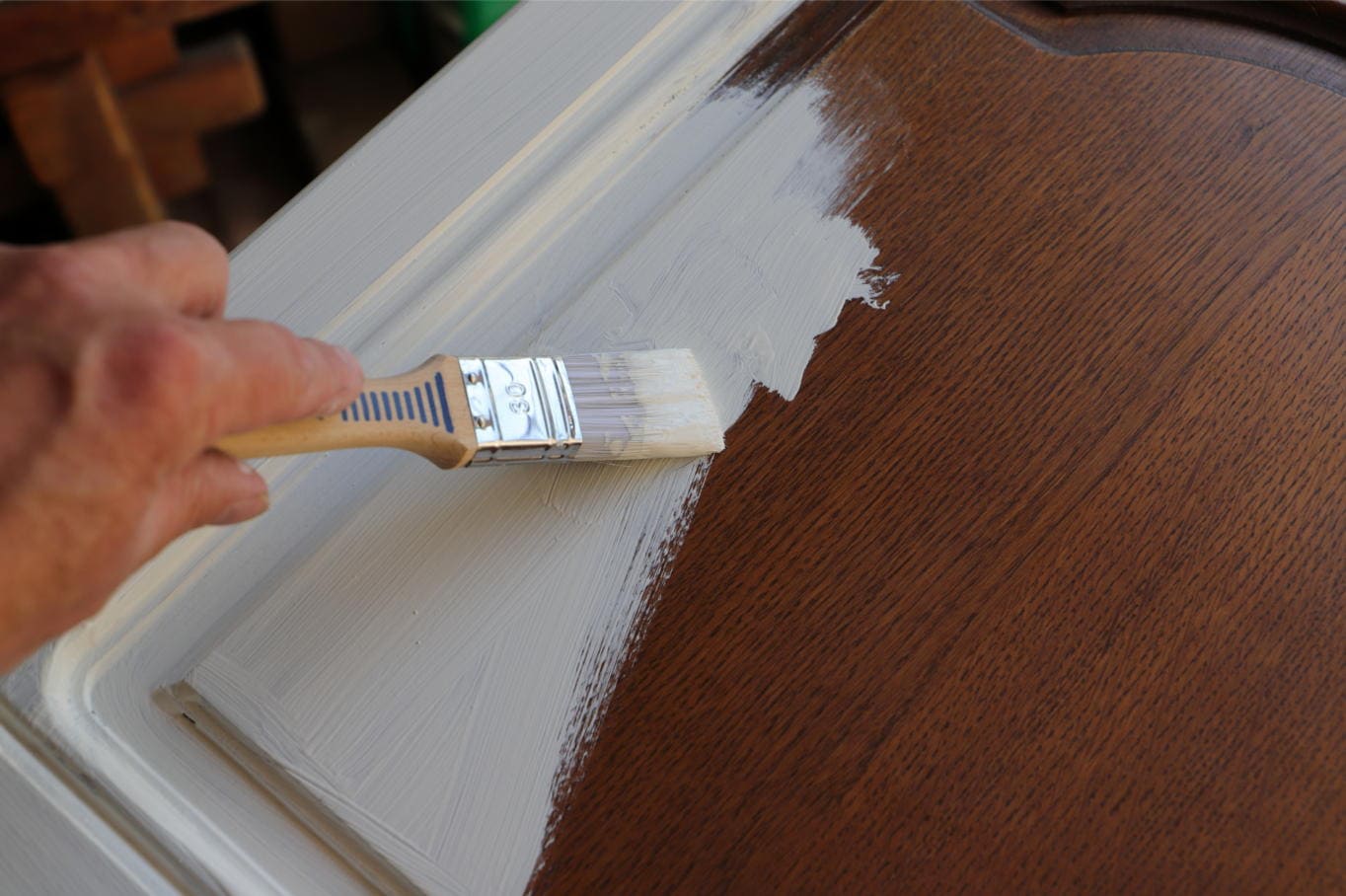 Peindre un meuble en merisier sans poncer